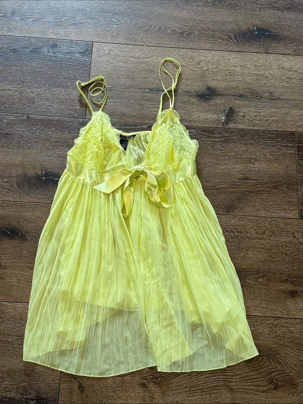 Victoria’s Secret yellow nighty large‎